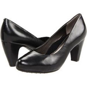 COMFY Easy Spirit Parnella Pumps!